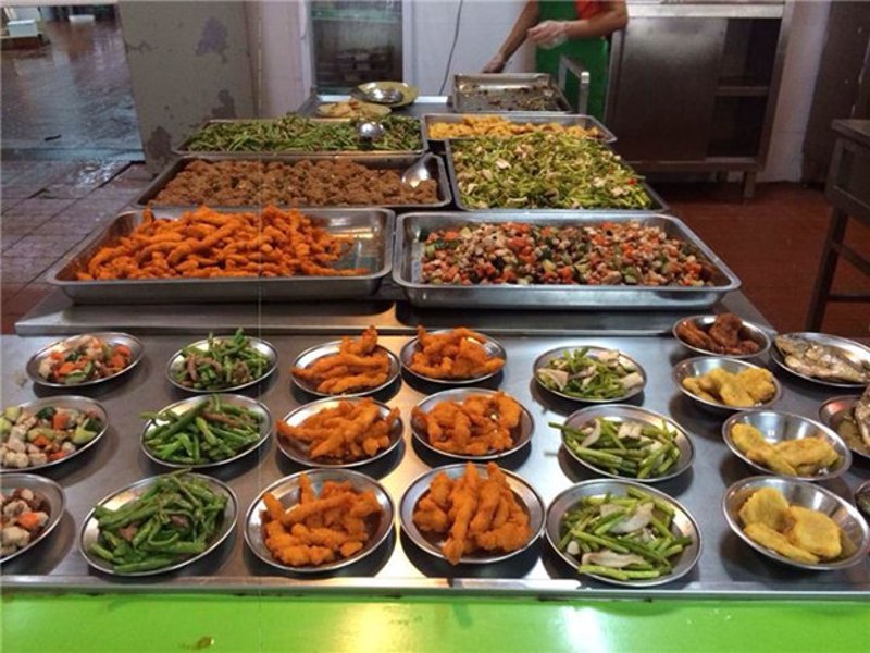 如何举办一场完美的家庭聚会?在众多的聚餐选择中,宴会餐无疑是一个不错的选择。